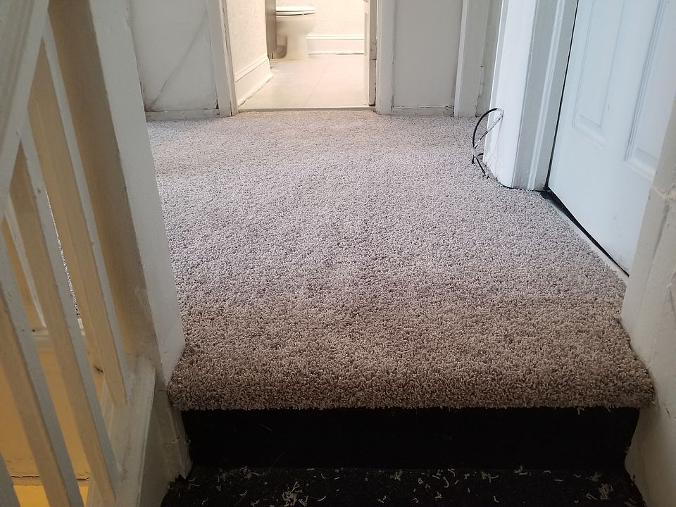 2nd image of 2823 Ridgewood Ave Room 1