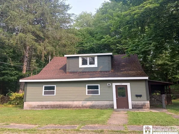 57 Cleo St, Salamanca, NY 14779