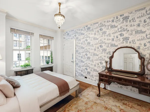 14 Sutton Place South image 11 of 16