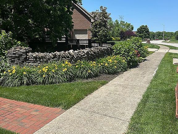 5th image of 316 Hawthorne Dr