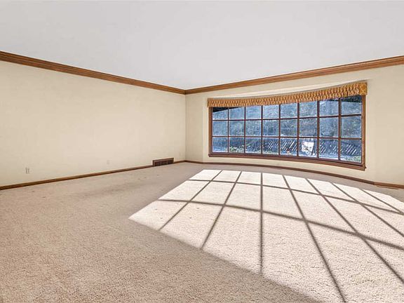 4th image of 520 Vale Ave N