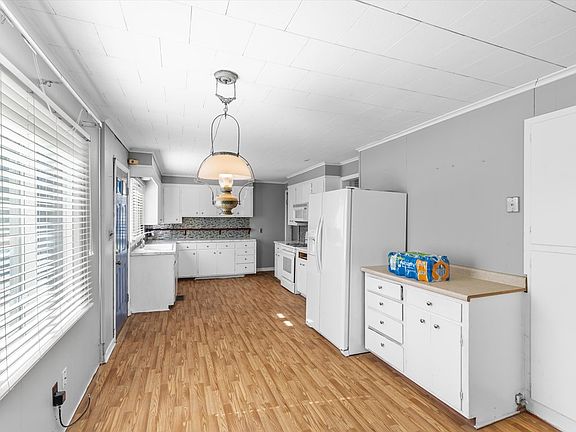 20th image of 315 E Main St