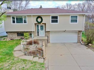 2512 W 20th St, Sioux City, IA 51103