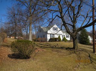 401 Chessbriar Dr, Bethel Park, PA 15102
