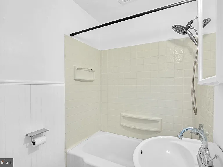 15 Sycamore Ave — Photo 6