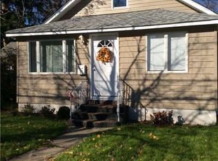 11 Delaware Pl, Hempstead, NY 11550