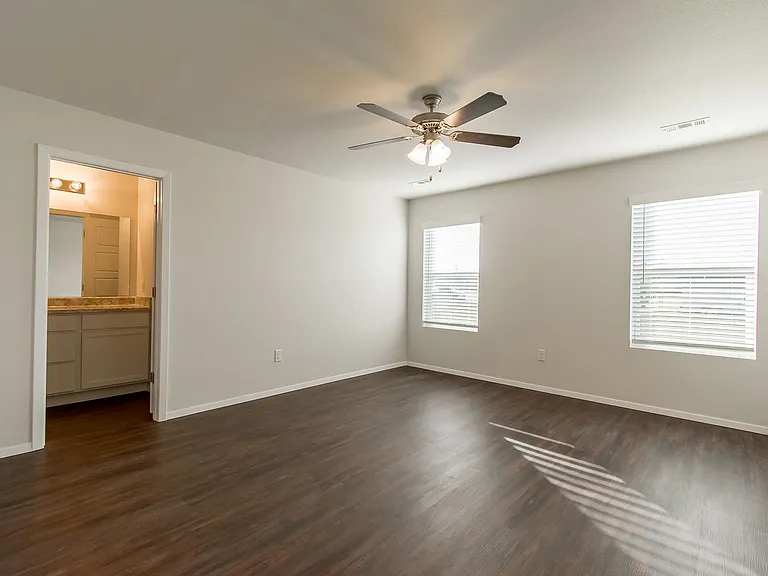 207 Pecan St — Photo 7