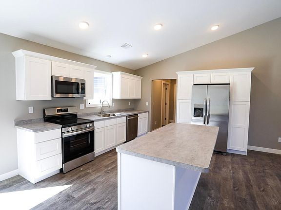 4th image of 8110 Moidore Dr NW
