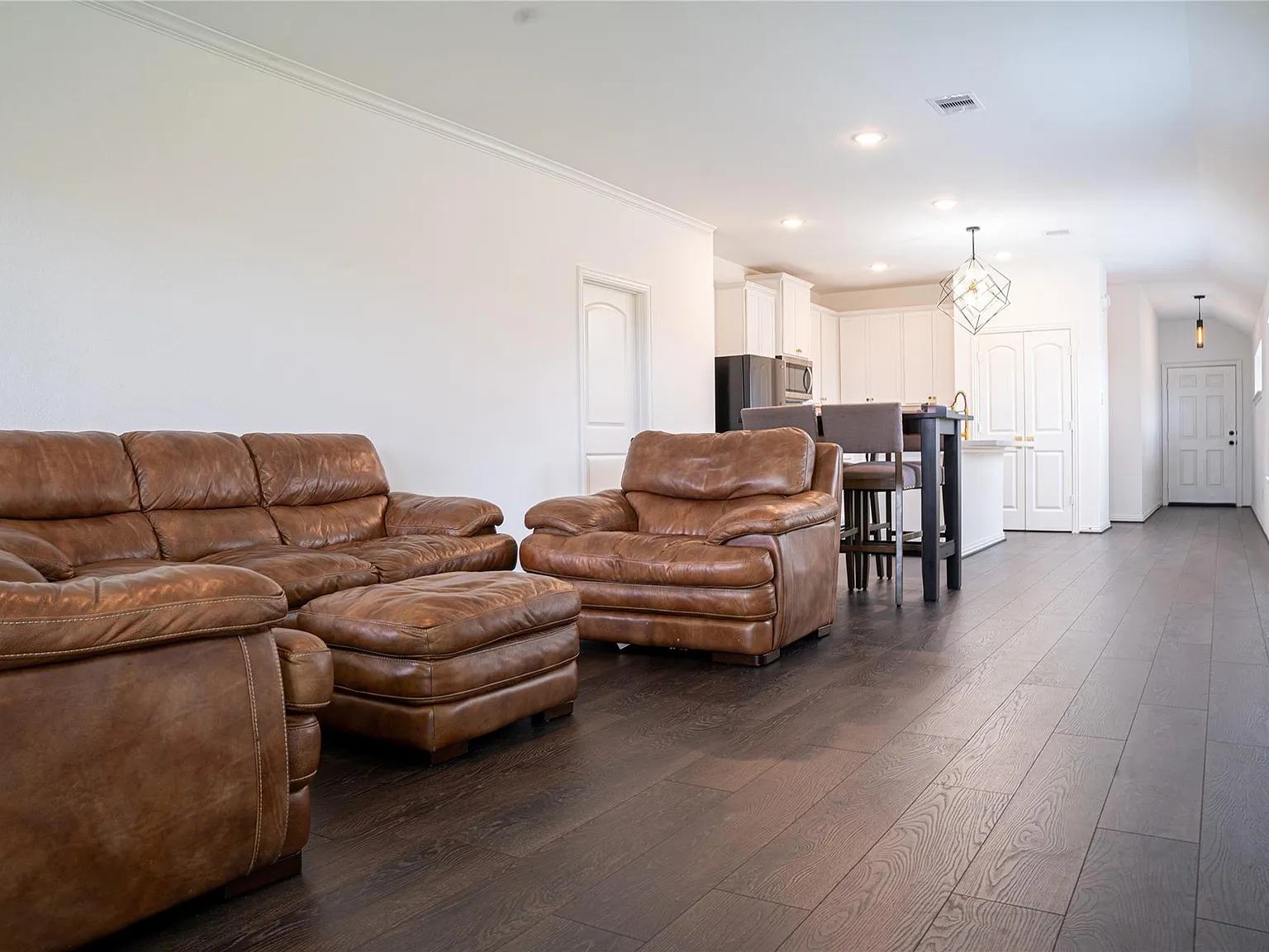 4 bed, 3.0 bath, 1710 sqft, $2,200 — Photo 3