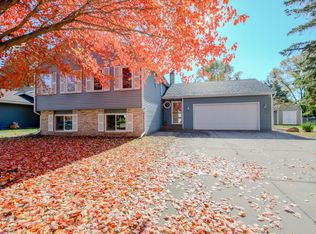 654 Pinewood Dr, Shoreview, MN 55126