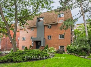 28 Admiral Rd #TOWNHOUSE 3, Toronto, ON M5R2L5