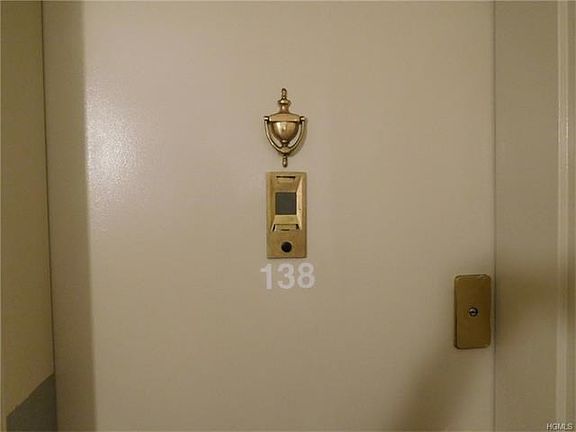 Enter this gorgeous unit!!!