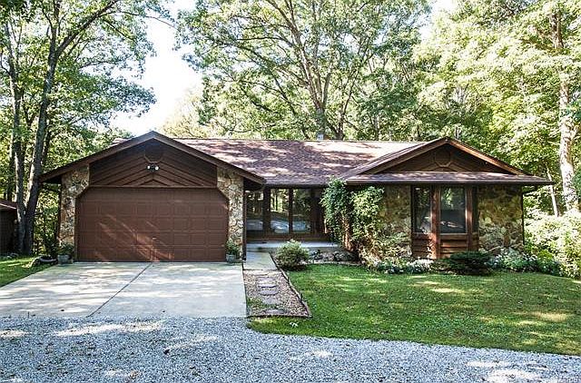 1st image of 31 Falling Leaf Dr