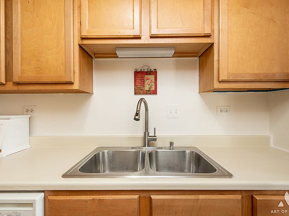 4th image of 2025 Country Club Dr APT 13