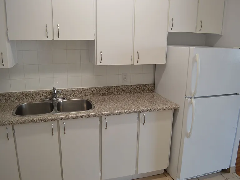 555 Sherbourne St — Photo 9
