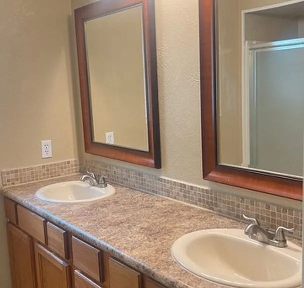 3700 Dauphine Ct — Photo 21