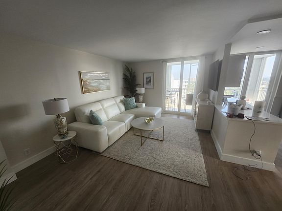 5th image of 1505 N Riverside Dr APT 1108