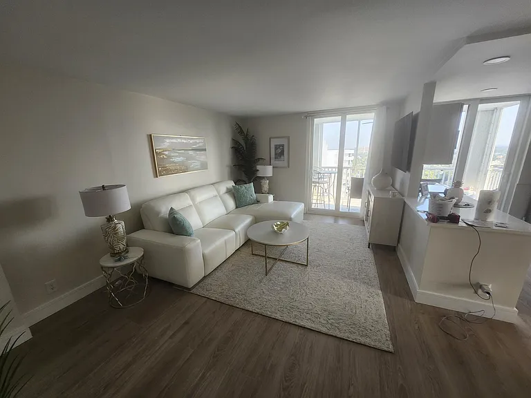 1505 N Riverside Dr #1108 — Photo 5