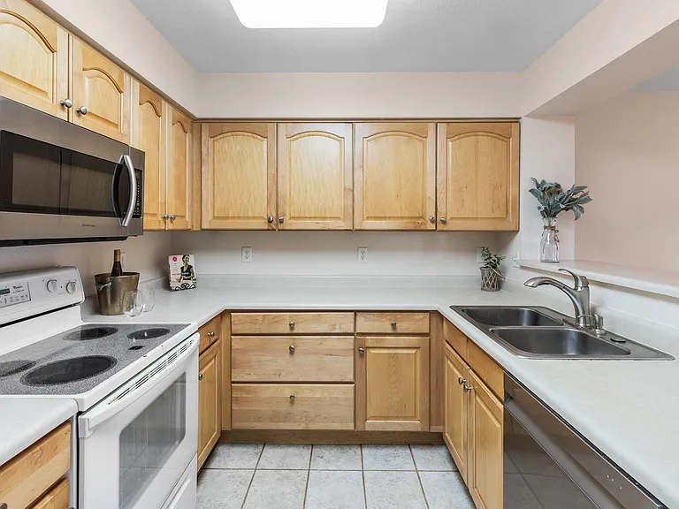 13235 Holly St #E — Photo 6