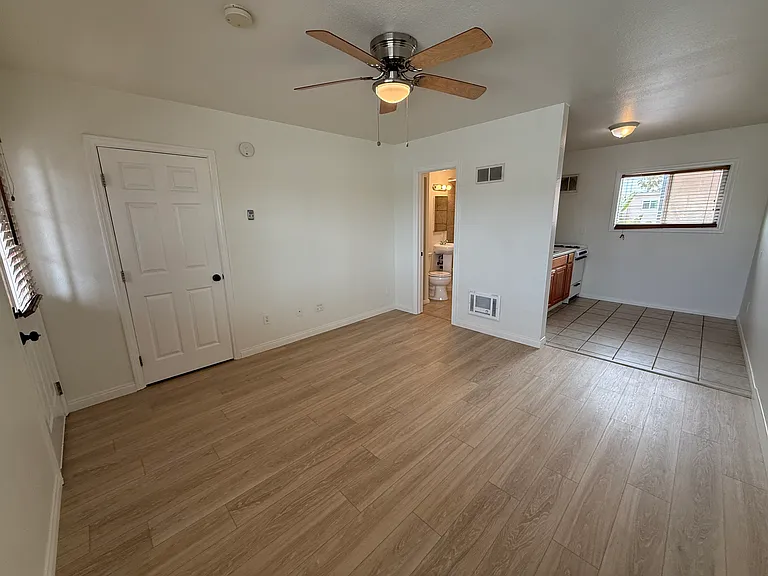 4730 W Point Loma Blvd #8 — Photo 2