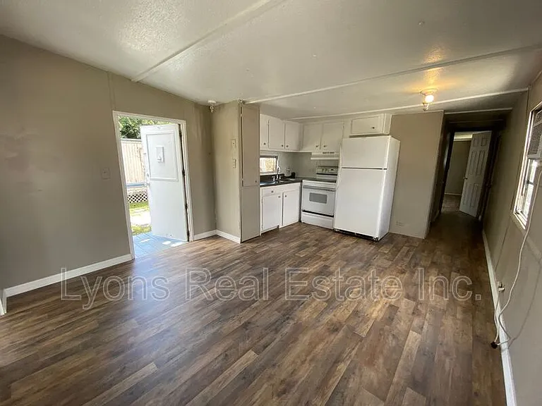 4900 Tice St #5 — Photo 6