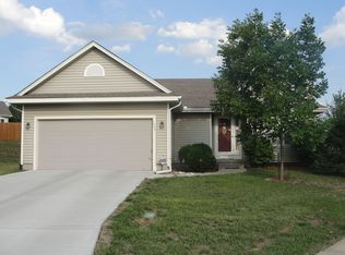1033 NE Queens Cir, Lees Summit, MO 64064