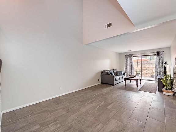 4th image of 308 Oakwood St