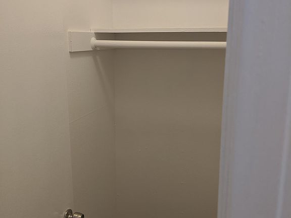 5th image of 10707 Moorpark St #311