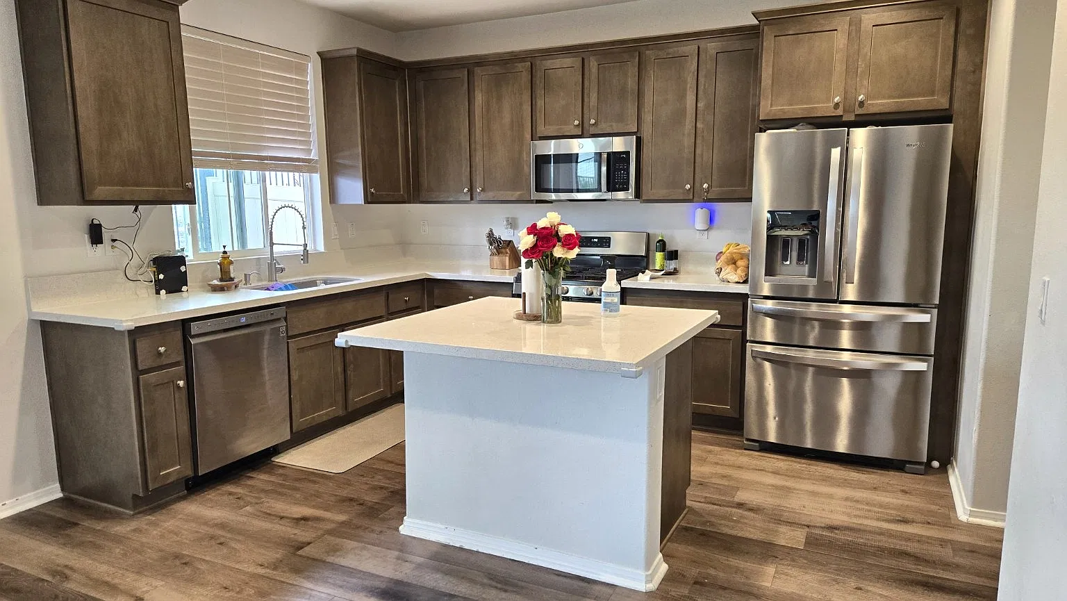 3 bed, 2.5 bath, 1688 sqft, $3,300 — Photo 2