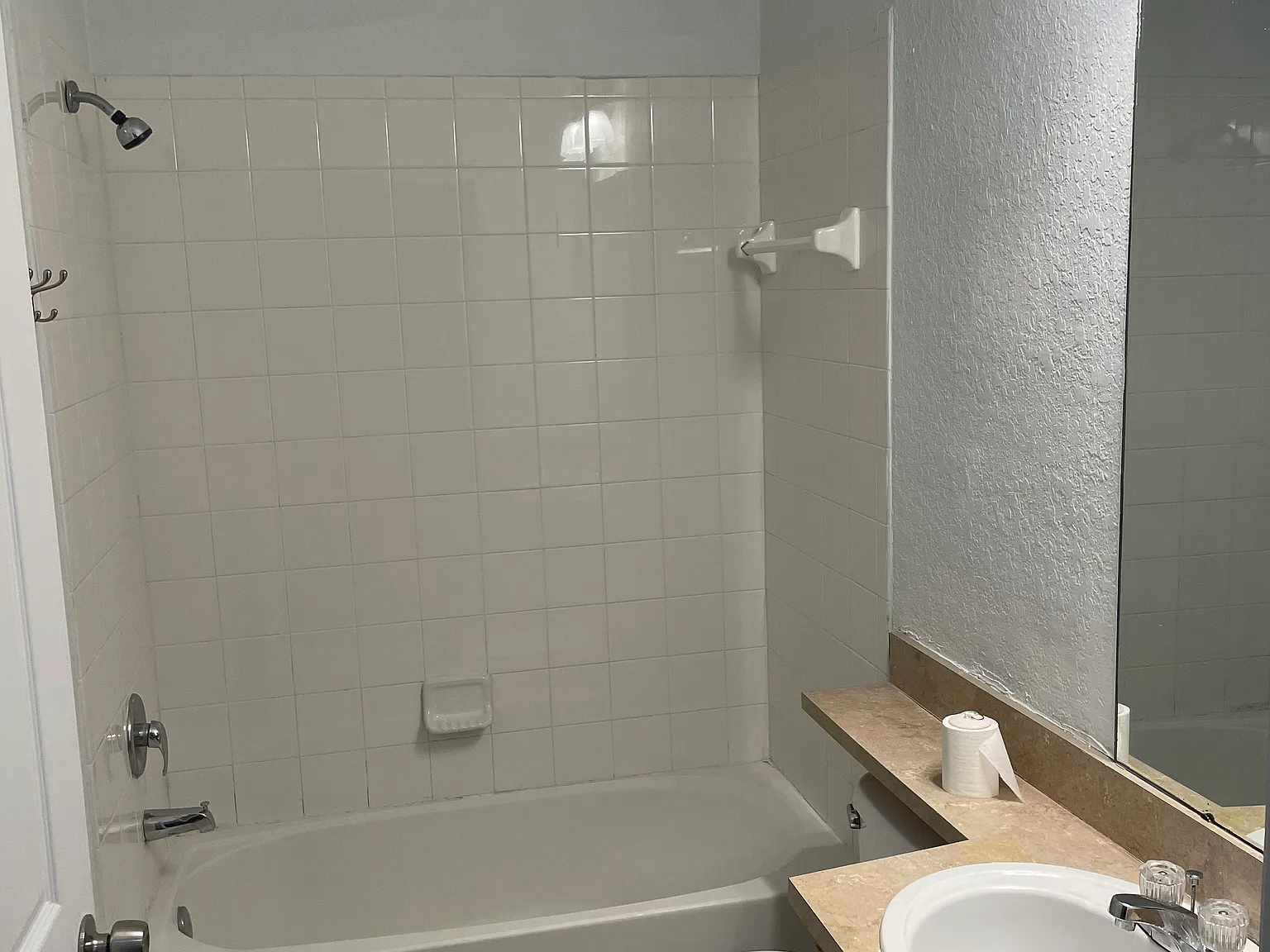 4 bed, 1417 sqft, $2,600 — Photo 3