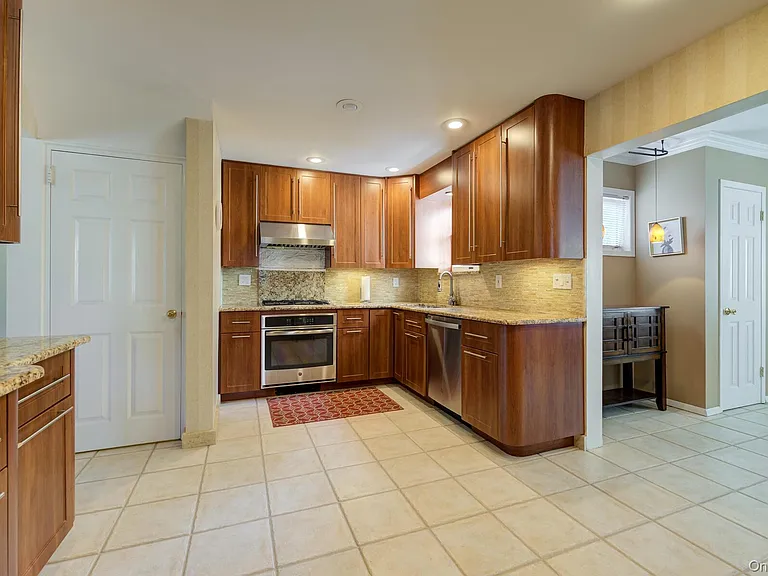 74 Mulberry Ave — Photo 6
