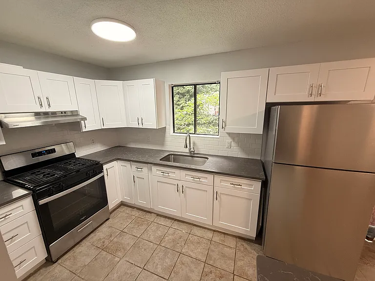 101 Hazel St #B7 — Photo 2