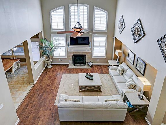 3rd image of 8102 Moss Stone Dr