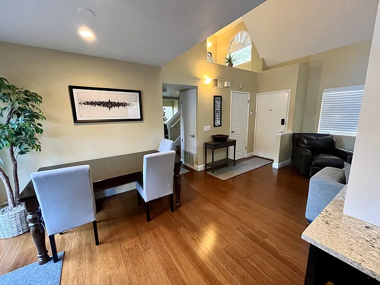 2744 Lakeview Dr — Photo 6