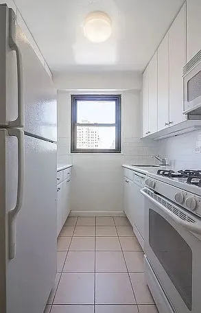 350 W 51st St #5B — Photo 6