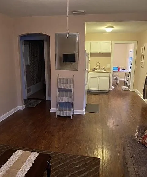 435 N Fairview Ave — Photo 3