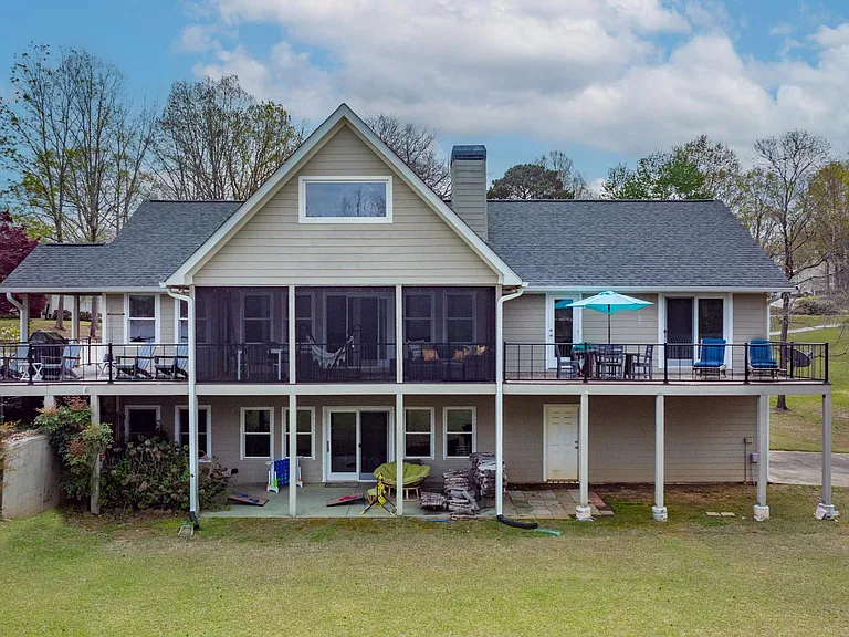 218 Long Island Dr — Photo 9