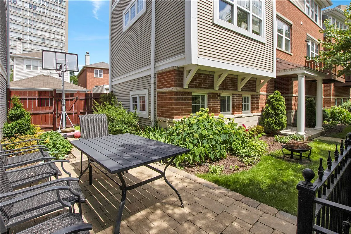 4922 S Cornell Ave — Photo 4