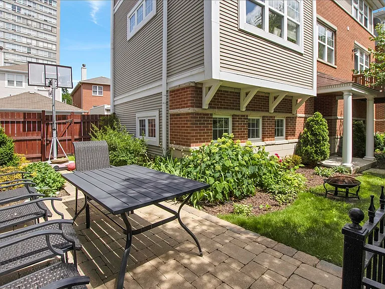 4922 S Cornell Ave #F — Photo 4