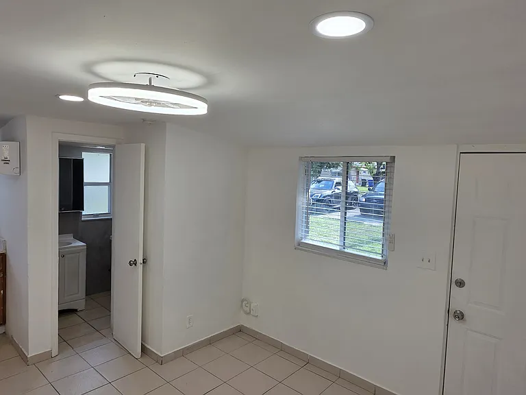 1101 N 58th Ave #3 — Photo 15