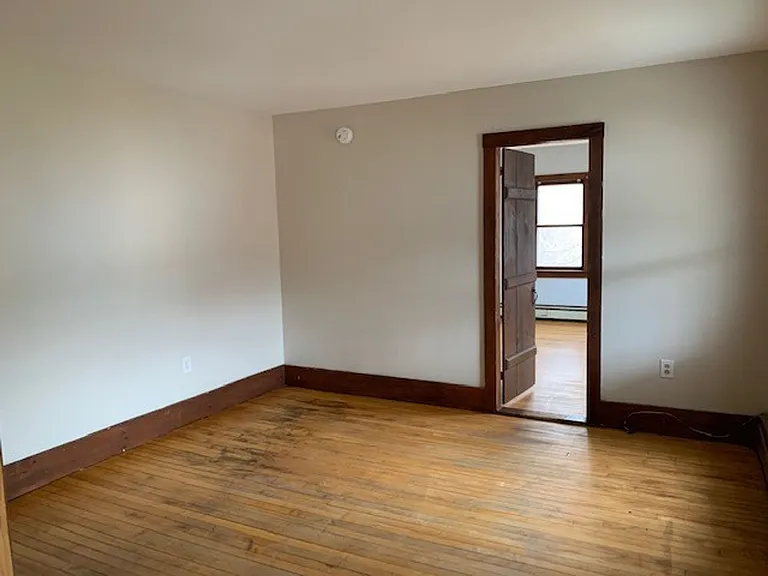 4-10 Central St — Photo 9
