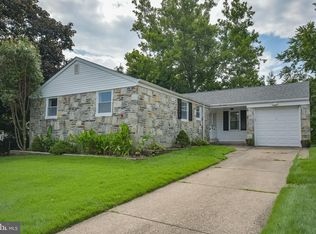 9712 Beacon Rd, Philadelphia, PA 19115