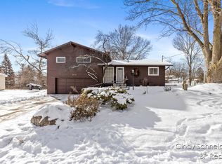 2514 Northville Dr NE, Grand Rapids, MI 49525