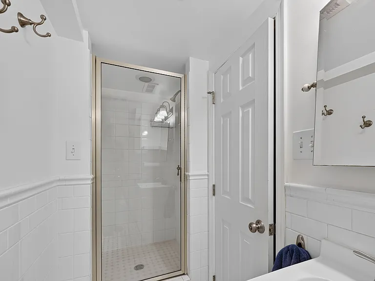 Full bathroom in basement