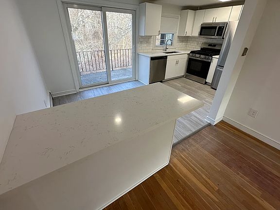 3rd image of 21-27 Pond St #26