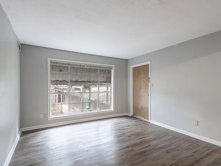 818 University Ave #3 — Photo 6