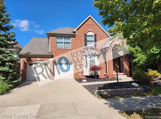 41568 Thoreau Rdg, Novi, MI 48377
