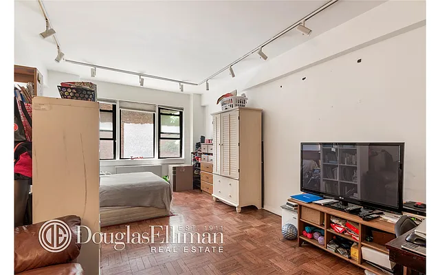 Rented by Douglas Elliman | media 11