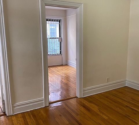 2nd image of 215 E 86th St APT 3N