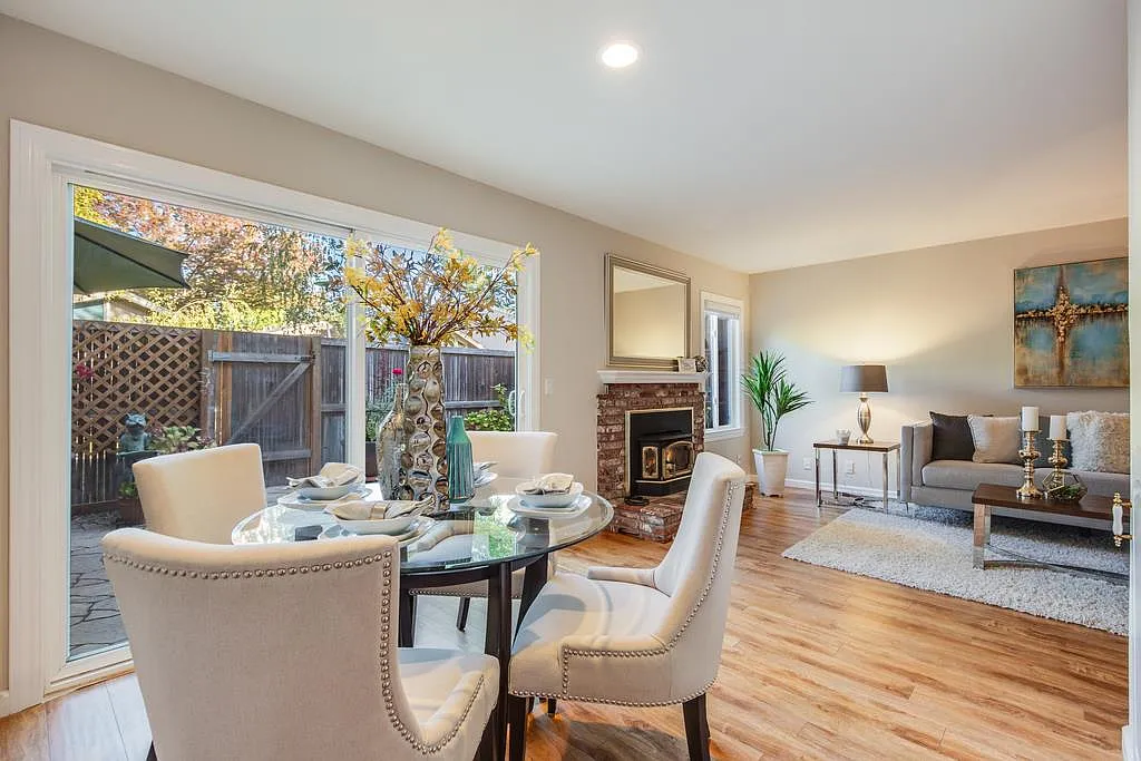 10116 Lamplighter Sq photo 1